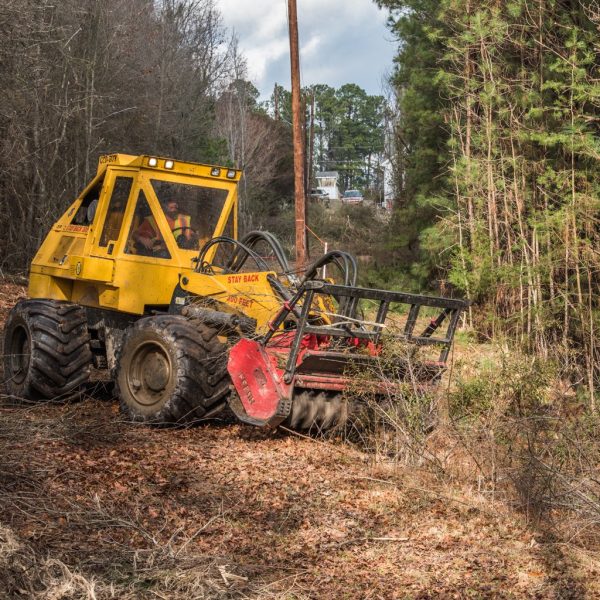 1694915781_myskillsconnect-com-p-traktor-mulcher-foto-36